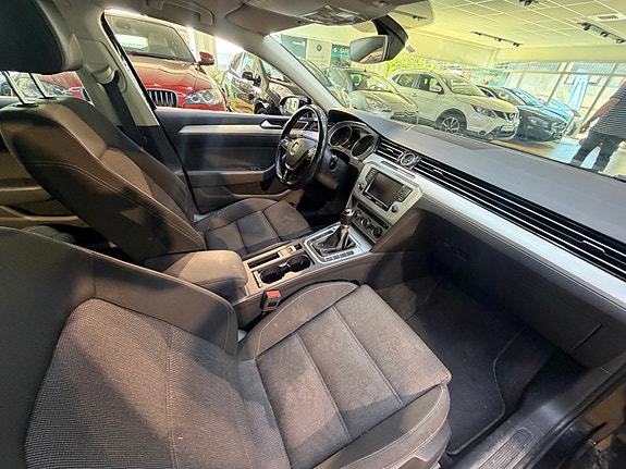 Volkswagen Passat 12 of 22