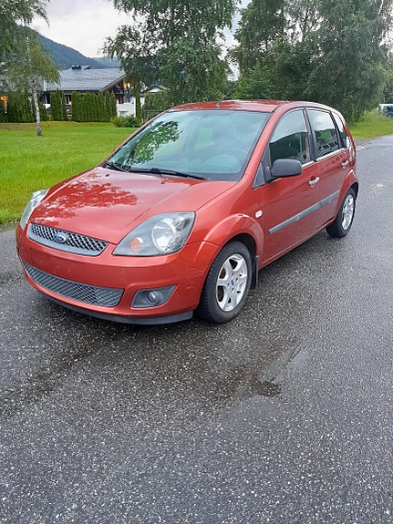 Ford Fiesta 2 of 5