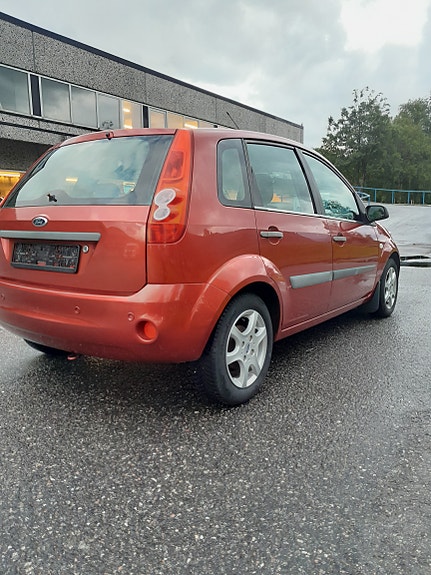 Ford Fiesta 3 of 5
