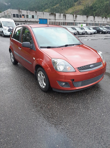 Ford Fiesta 4 of 5