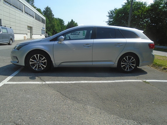 Toyota Avensis 5 of 5