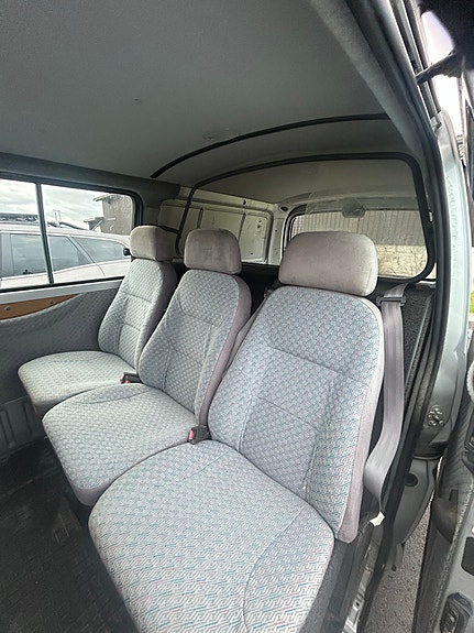 Toyota Hiace Combi 2004 photo 4