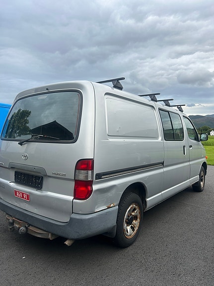 Toyota Hiace Combi 2004 photo 2