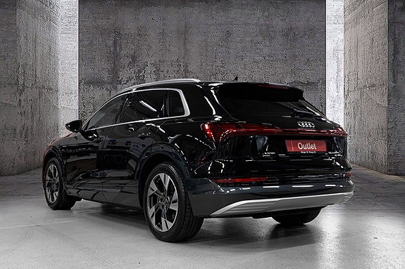 Audi e-tron 8 of 15