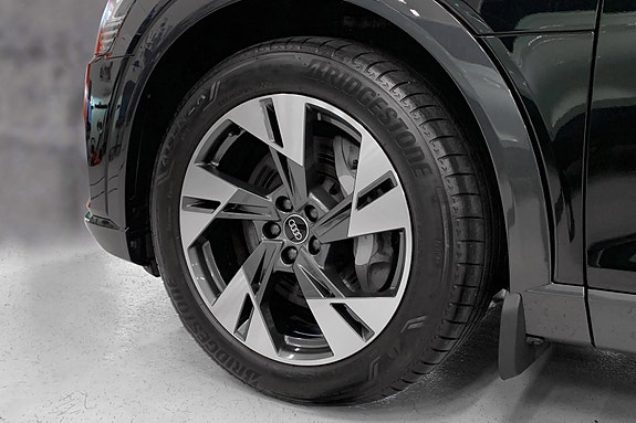 Audi e-tron 5 of 15