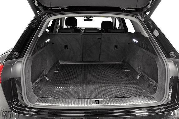 Audi e-tron 4 of 15