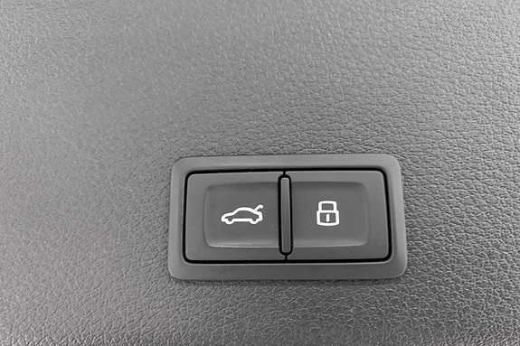 Audi e-tron 15 of 15