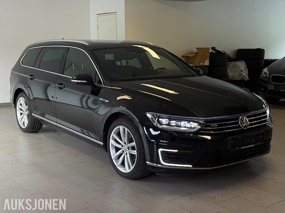Volkswagen Passat 2 of 5
