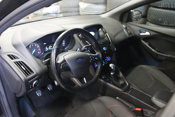 Ford Focus 13 of 18