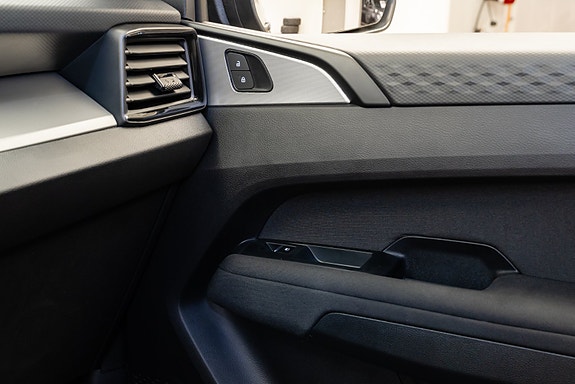 Volkswagen Amarok 13 of 27