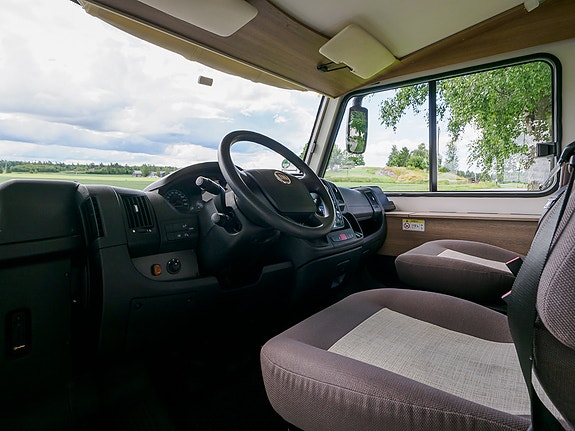 Dethleffs Trend I 7057 | SOLCELLE | SENKESENG | QUEENBED 12 of 30