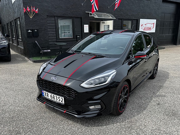 Ford Fiesta 2 of 5