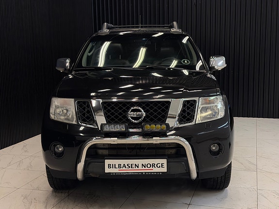 Nissan Navara 2 of 5