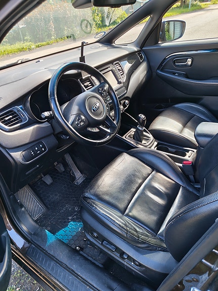 Kia Carens 8 of 17