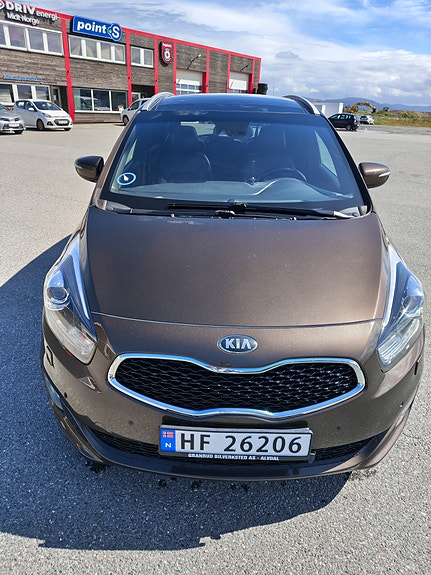 Kia Carens 2 of 17