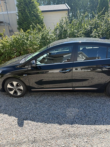 Hyundai IONIQ 3 of 5