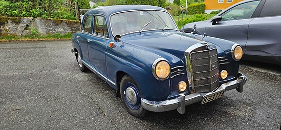 Mercedes-Benz 190 3 of 5