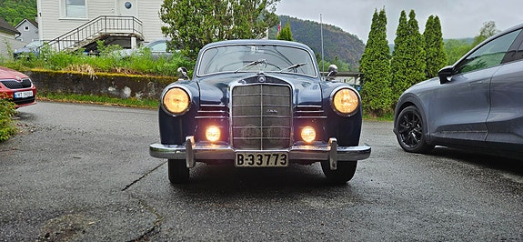 Mercedes-Benz 190 2 of 5