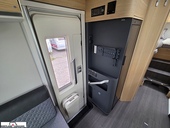 Adria MATRIX PLUS 670 SL - Fiat MultiJet3 140HP (103kW) HD 43H 28 of 30
