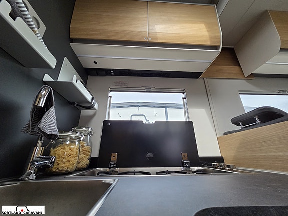 Adria MATRIX PLUS 670 SL - Fiat MultiJet3 140HP (103kW) HD 43H 16 of 30