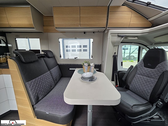 Adria MATRIX PLUS 670 SL - Fiat MultiJet3 140HP (103kW) HD 43H 11 of 30