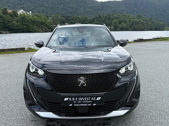 Peugeot e-2008 3 of 24