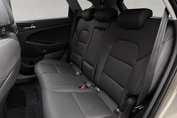 Hyundai Tucson 30 of 30