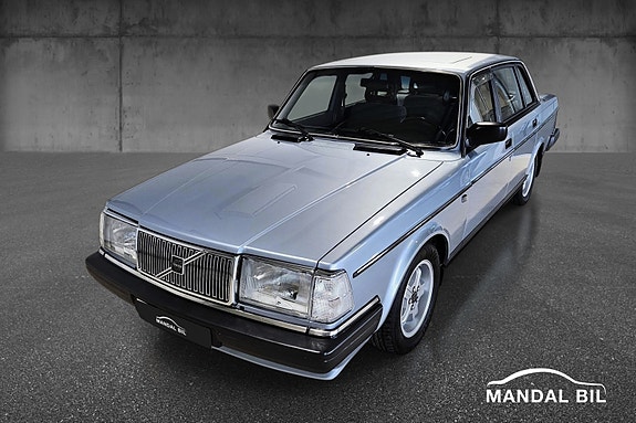 Volvo 240 2 of 5