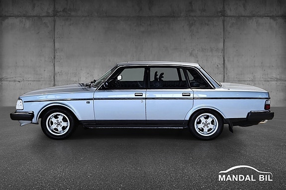 Volvo 240 4 of 5