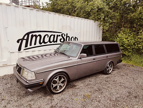 Volvo 240 3 of 5
