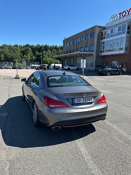 Mercedes-Benz CLA180 4 of 5