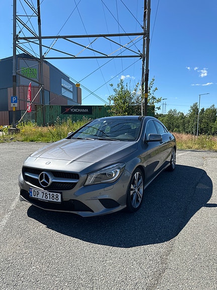 Mercedes-Benz CLA180 2 of 5