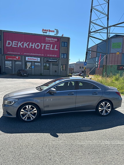 Mercedes-Benz CLA180 3 of 5