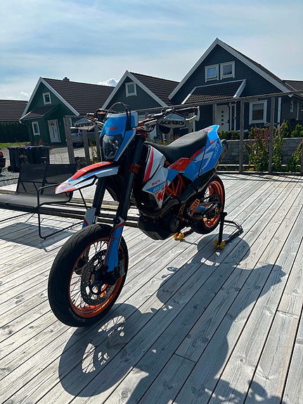 KTM 690 SMC R 2 of 5