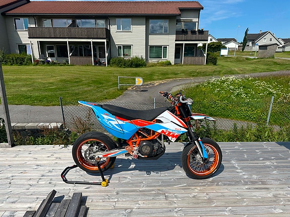 KTM 690 SMC R 4 of 5