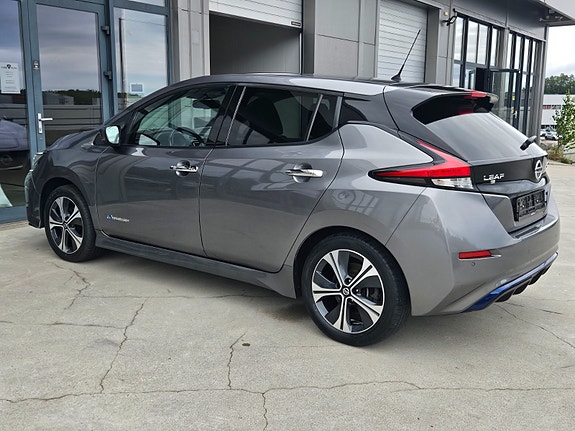 Nissan Leaf 3 of 5