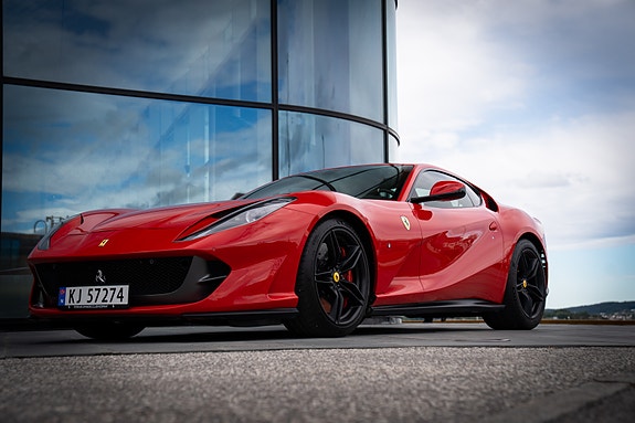 Ferrari 812 Superfast 2 of 5