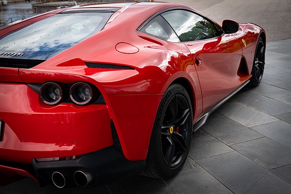 Ferrari 812 Superfast 4 of 5