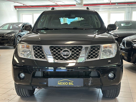 Nissan Pathfinder 3 of 5