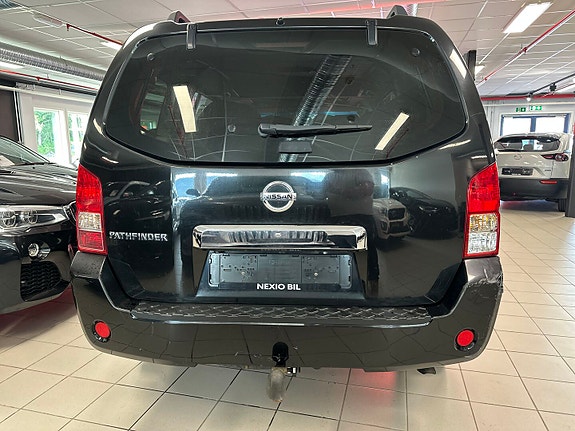 Nissan Pathfinder 8 of 30