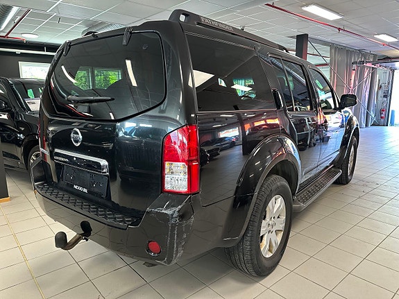Nissan Pathfinder 9 of 30