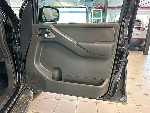 Nissan Pathfinder 12 of 30