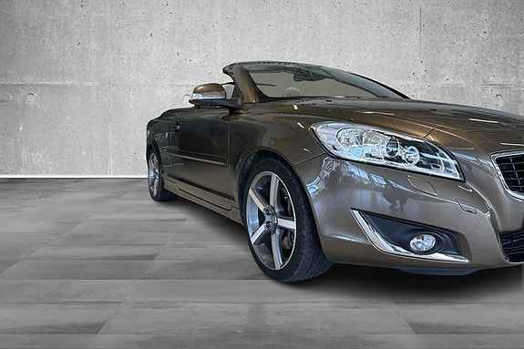 Volvo C70 2 of 5