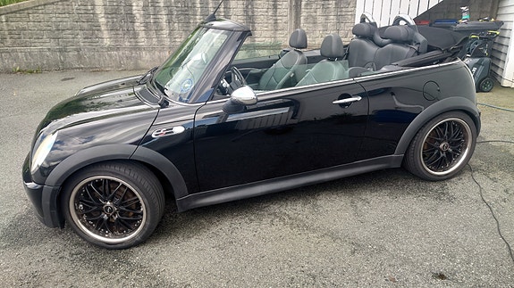 MINI Cooper S 4 of 5