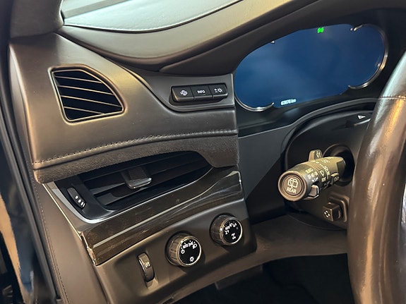 Cadillac Escalade 19 of 26