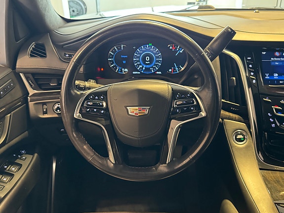 Cadillac Escalade 11 of 26