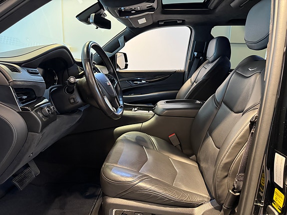 Cadillac Escalade 6 of 26