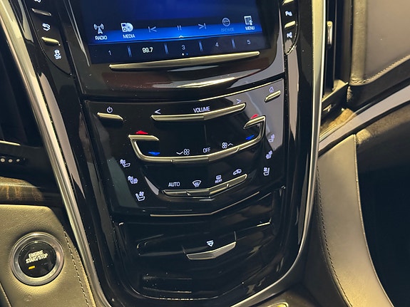 Cadillac Escalade 24 of 26