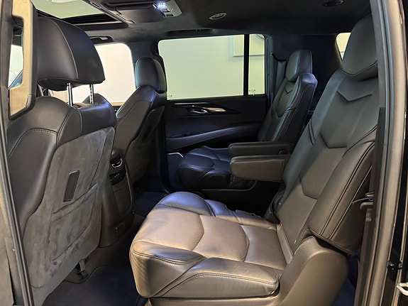 Cadillac Escalade 8 of 26