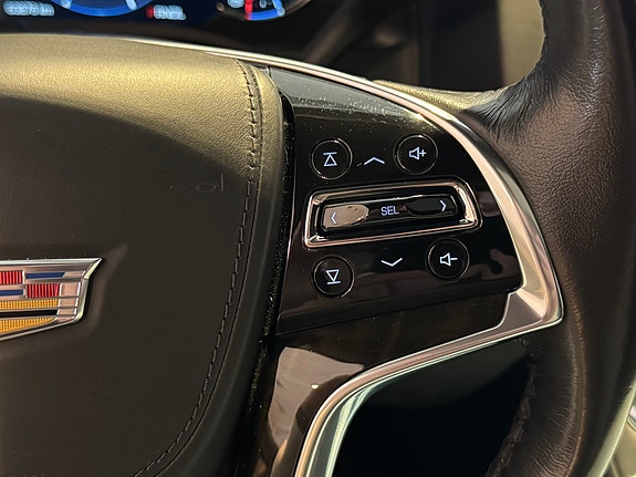 Cadillac Escalade 13 of 26